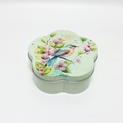 Formy specjalne: Korbdose mit Frühlingsmotiv und Singvogel als Geschenkverpackung für Ostern. Stülpdeckeldose in Blütenform aus Weißblech. Draufsicht auf Deckel